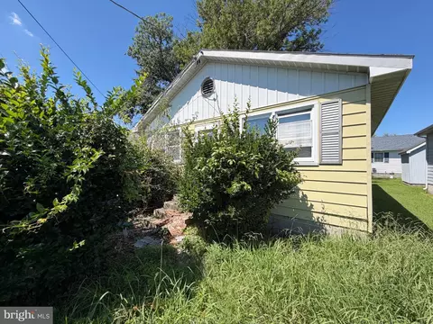 Exterior - 703 High St, Cambridge, MD 21613 photo 2 of 5