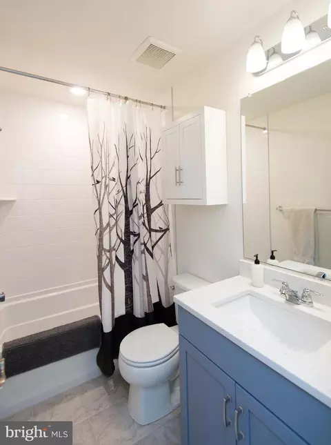 Bath - 334 Shipyard Dr, Cambridge, MD 21613 photo 1 of 1