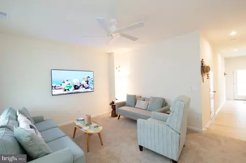 Living - 334 Shipyard Dr, Cambridge, MD 21613 photo 1 of 1