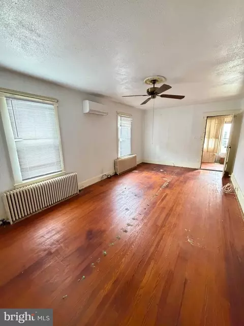 Living - 207 Killarney Rd, Cambridge, MD 21613 photo 1 of 2