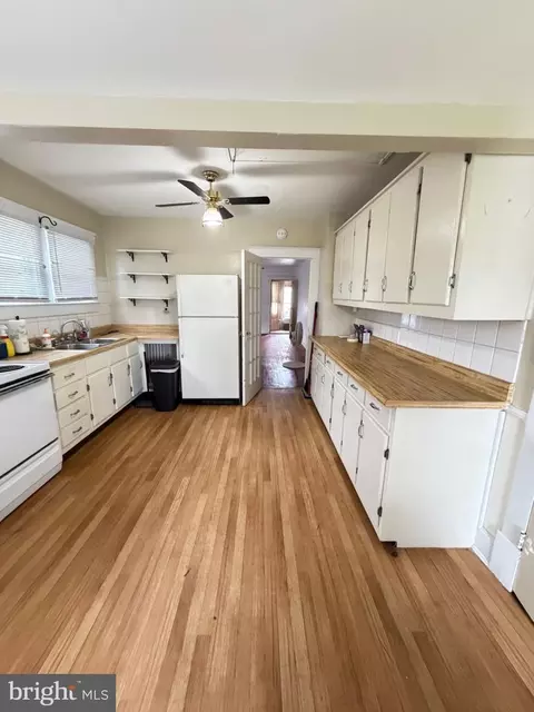 Kitchen - 207 Killarney Rd, Cambridge, MD 21613 photo 3 of 3