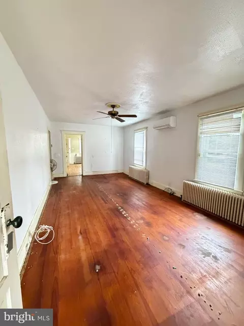 Living - 207 Killarney Rd, Cambridge, MD 21613 photo 2 of 2