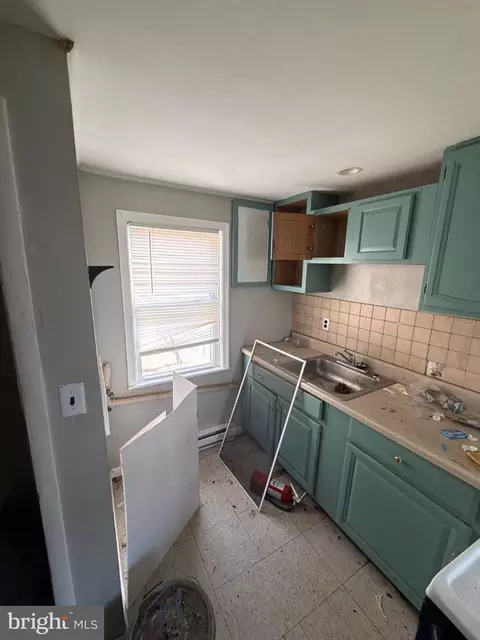 Kitchen - 526 Pine St, Cambridge, MD 21613 photo 2 of 2