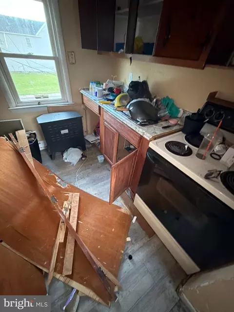 Kitchen - 526 Pine St, Cambridge, MD 21613 photo 1 of 2