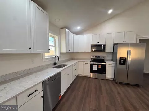 Kitchen - 118 Willow Dr, Hurlock, MD 21643 photo 2 of 2