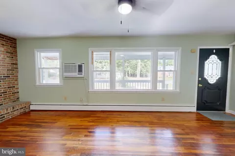 Living - 5303 Spring Dr, Cambridge, MD 21613 photo 2 of 4