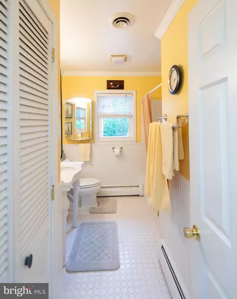 Bath - 409 Talbot Ave, Cambridge, MD 21613 photo 1 of 3