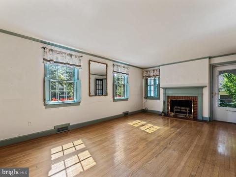 195 Upper College Ter, Frederick, MD 21701 photo 4