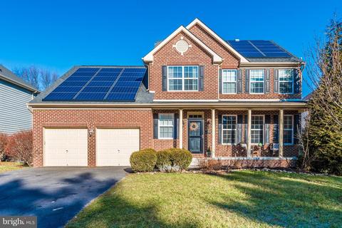 2272 W Greenleaf Dr, Frederick, MD 21702 photo 1