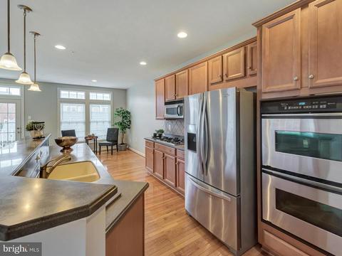 9422 Dunraven St, Frederick, MD 21704 photo 3