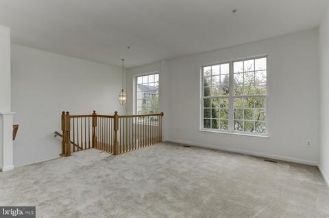 159 Fieldstone Ct, Frederick, MD 21702 photo 2