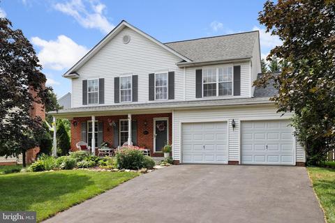 2205 W Greenleaf Dr, Frederick, MD 21702 photo 1