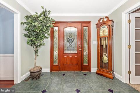 9034 Spring Valley Dr, Frederick, MD 21701 photo 2