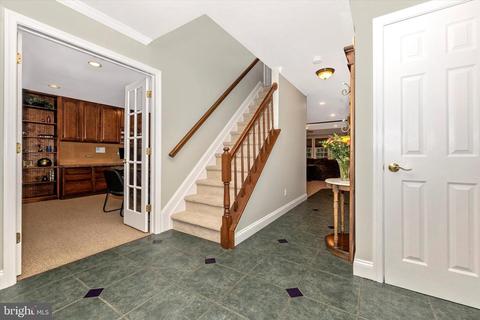 9034 Spring Valley Dr, Frederick, MD 21701 photo 3