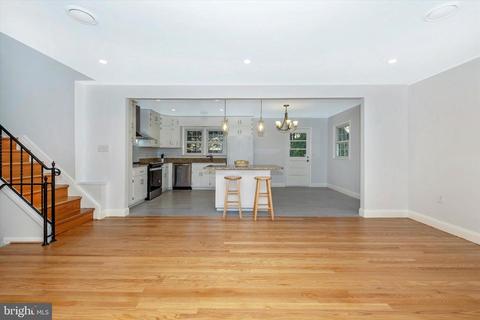 5600 Lakeview Dr, Frederick, MD 21702 photo 2