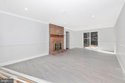5600 Lakeview Dr, Frederick, MD 21702 photo 8