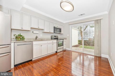 576 Cotswold Ct, Frederick, MD 21703 photo 4