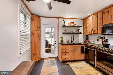 21 E South St, Frederick, MD 21701 photo 13