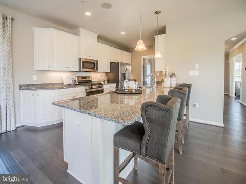 211 Baughmans Ln, Frederick, MD 21702 photo 8