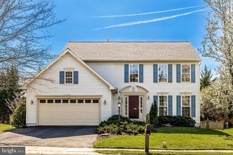 9304 Hillsborough Dr, Frederick, MD 21701
