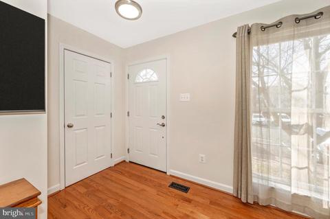 6333 Towncrest Ct, Frederick, MD 21703 photo 2