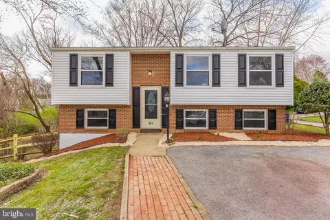 101 Deerfield Pl, Frederick, MD 21702