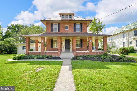 18 Lombard St, Thurmont, MD 21788