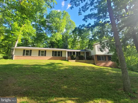 2320 Oak Dr, Ijamsville, MD 21754