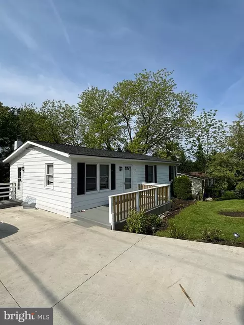 821 E St, Brunswick, MD 21716