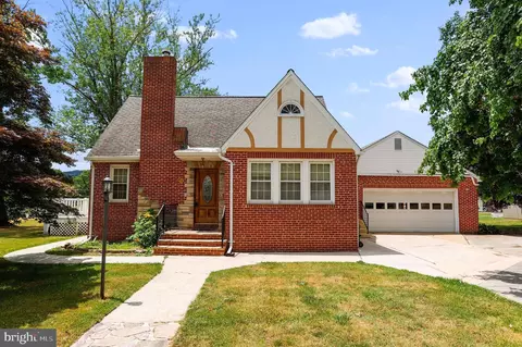 61 2nd Ave, Emmitsburg, MD 21727
