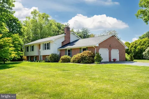 8100 Glendale Dr, Frederick, MD 21702