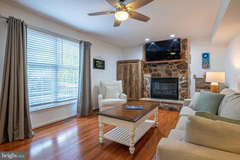 2011 Chapel Ct, Frederick, MD 21702 photo 9