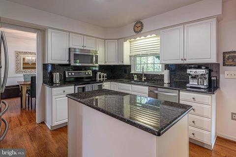 2011 Chapel Ct, Frederick, MD 21702 photo 3