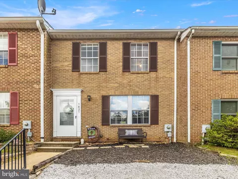 1421 Village Oaks Ct, Mount Airy, MD 21771
