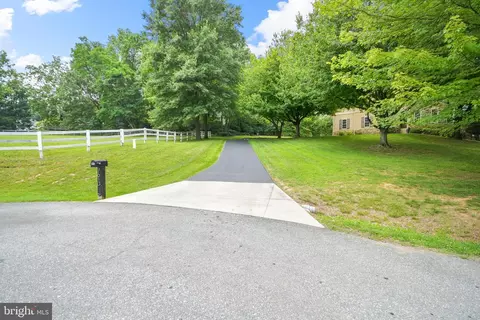 7610 Yale Ct, Frederick, MD 21702 photo 2