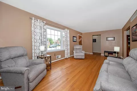 908 Cherokee Trl, Frederick, MD 21701 photo 5