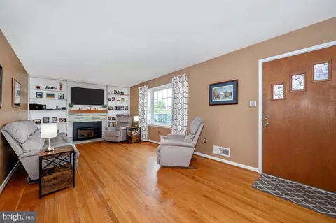 908 Cherokee Trl, Frederick, MD 21701 photo 4