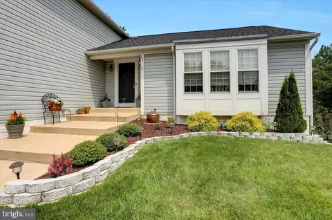 5014 Mallard Ln, Frederick, MD 21703 photo 2