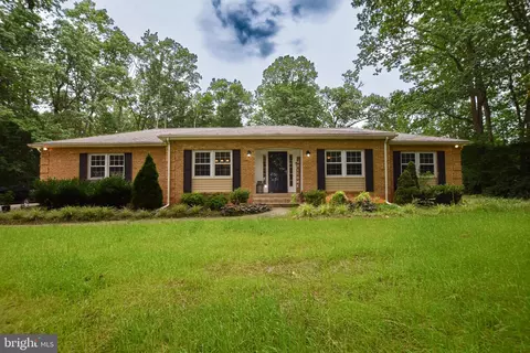 8013 Dustin Dr, Frederick, MD 21701 photo 2