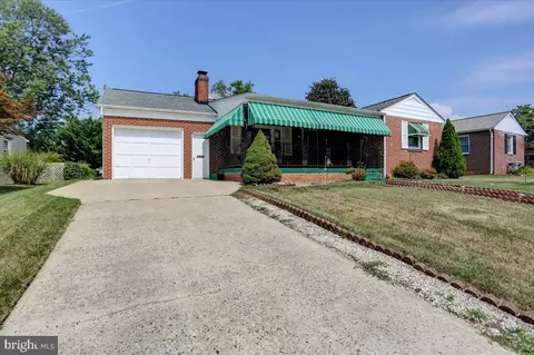 907 Cherokee Trl, Frederick, MD 21701 photo 3