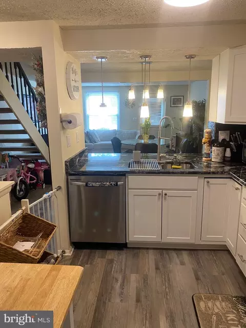 5811 Drawbridge Ct, Frederick, MD 21703 photo 2