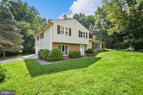 4952 Flossie Ave, Frederick, MD 21703 photo 2
