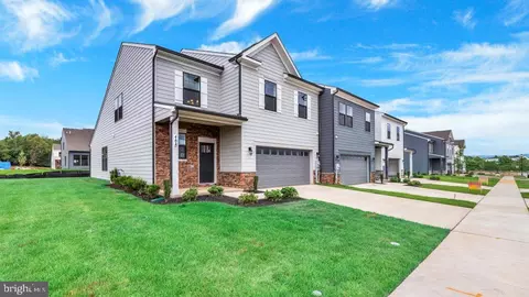 483 Hanson St, Frederick, MD 21701 photo 2