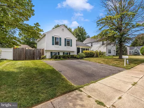209 Thames Dr, Frederick, MD 21702 photo 3