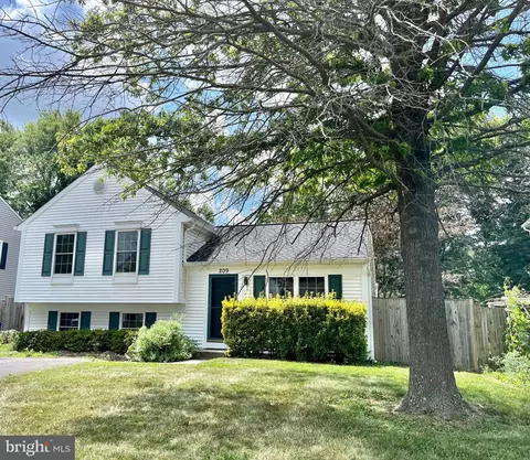 209 Thames Dr, Frederick, MD 21702