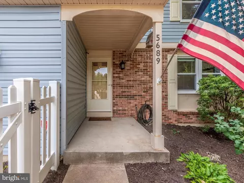 5689 Pebble Dr, Frederick, MD 21703 photo 2