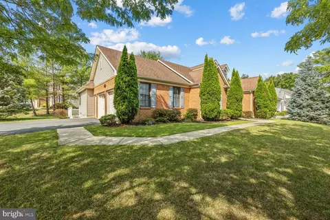 1025 Lindfield Dr, Frederick, MD 21702 photo 2