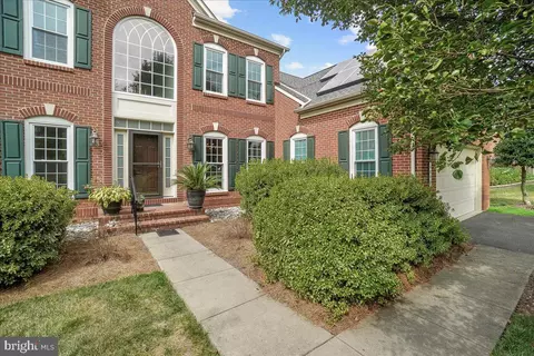 4006 Carriage Hill Dr, Frederick, MD 21704