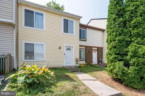 17 Horizon Dr, Frederick, MD 21703