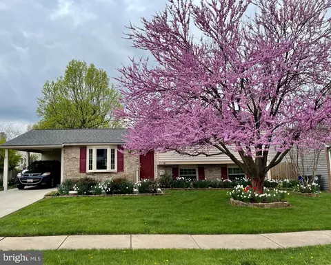 1816 Meadowgrove Ln, Frederick, MD 21702